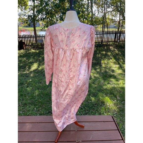 Soft Romantic Pink Floral Vintage Large Nightgown With Delicate Lace Trim Whispe - Picture 4 of 9